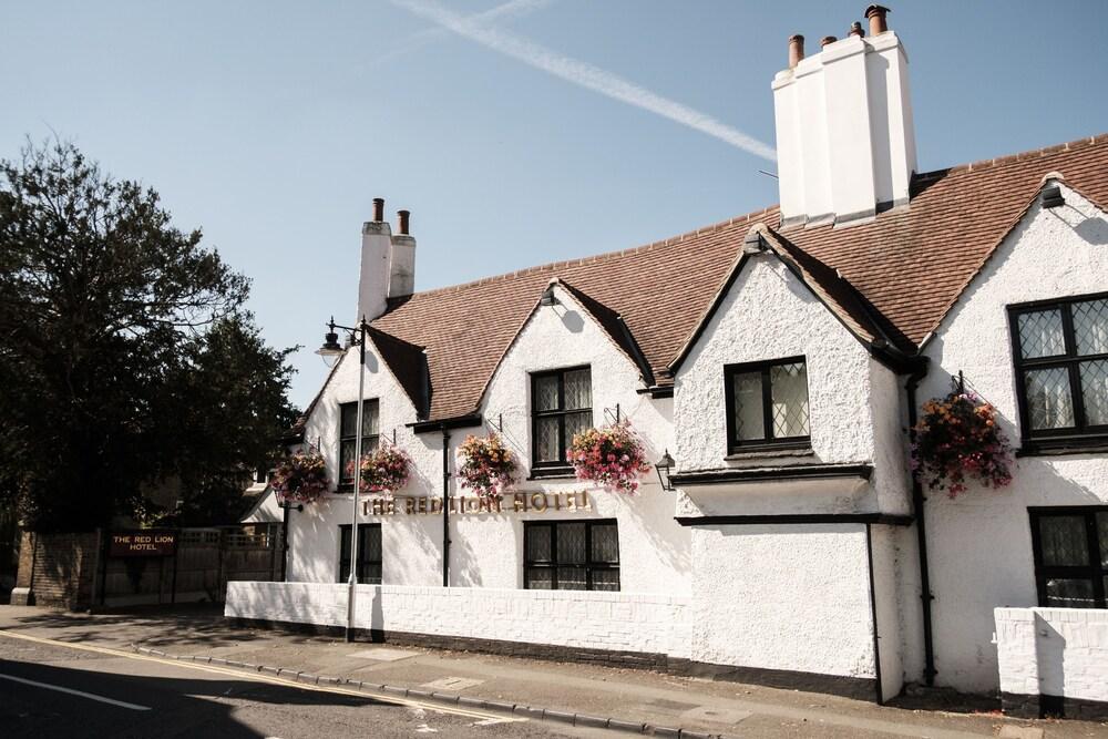 Red Lion Hotel, Hillingdon - Tap to explore photos