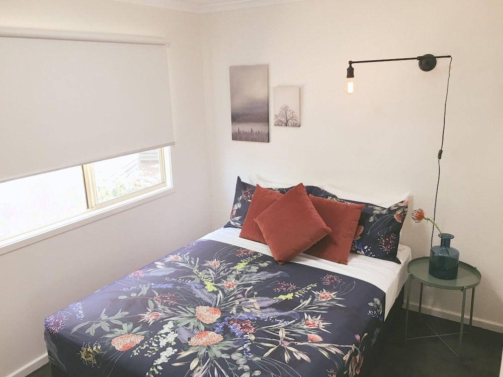 Nepean by Gateway Lifestyle Holiday Parks Room Type - Renovated Hometown Cabin (Sleeps 4)