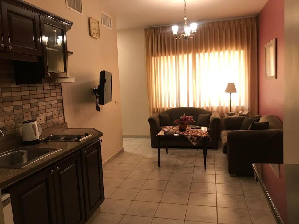 Capri Hotel Suites Room Type - Family Suite, 2 Bedrooms, Kitchenette