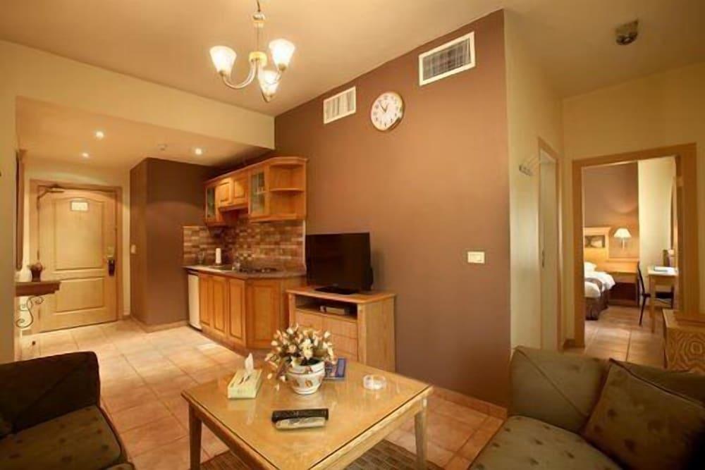 Capri Hotel Suites Room Type - Family Suite, 3 Bedrooms, City View Capri Hotel Suites Room Type - Family Suite, 3 Bedrooms, City View