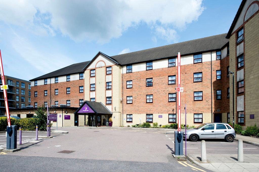 Premier Inn London Edgware - Tap to explore photos