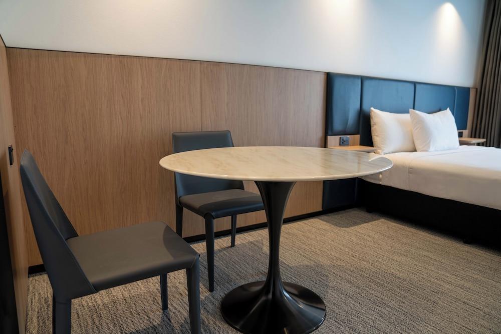 Valuesuites Penrith - Tap to explore photos