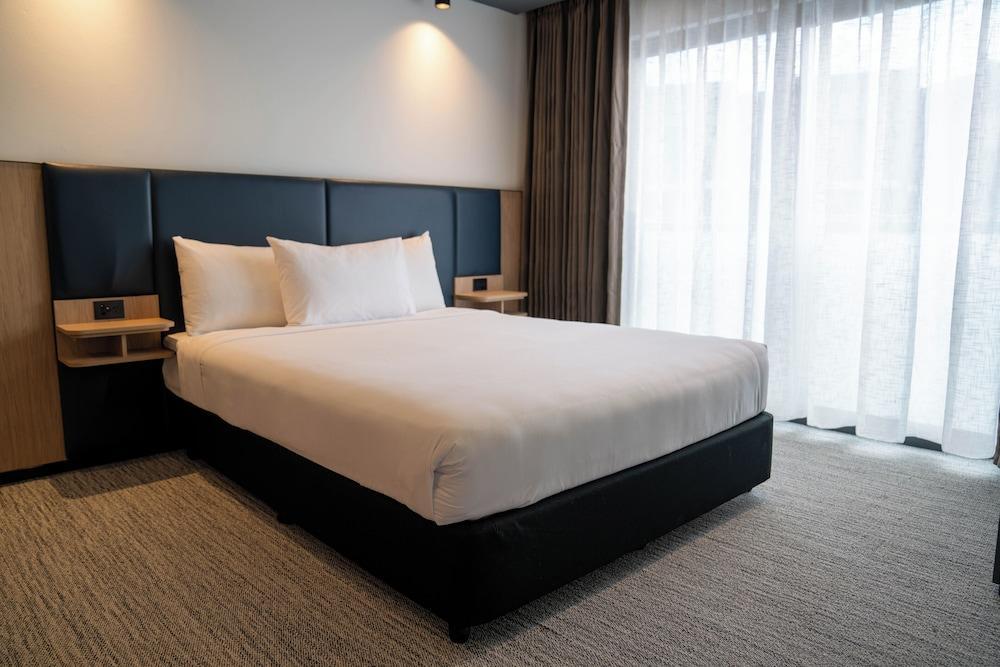 Valuesuites Penrith - Tap to explore photos