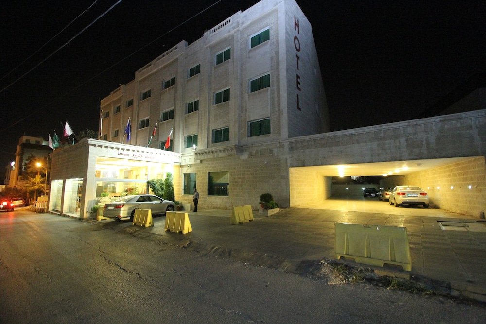 Al Thuraya Hotel Amman - Tap to explore photos