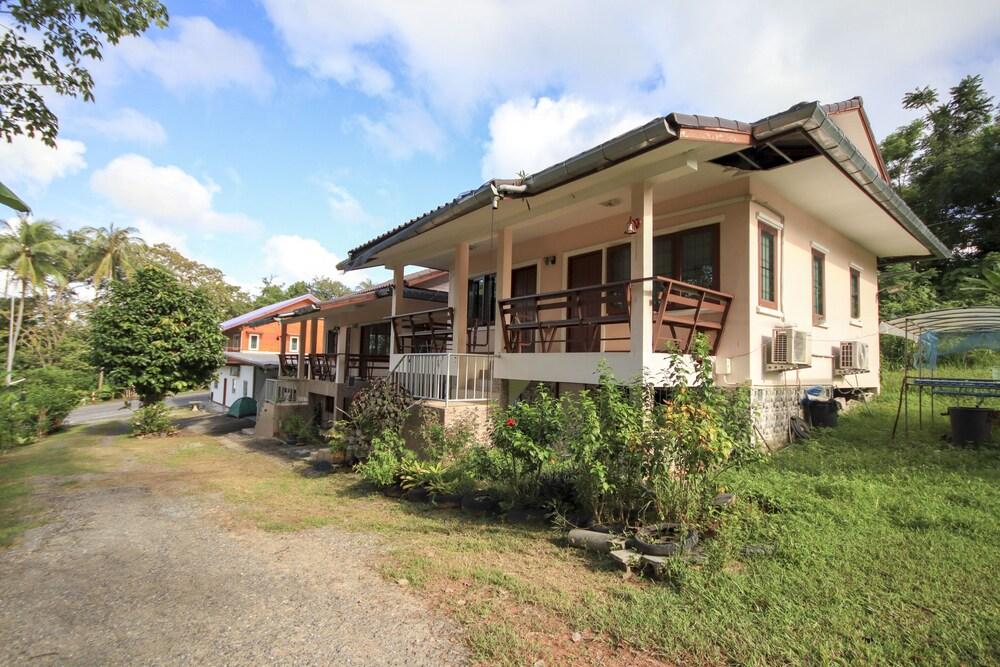 OYO 75373 Chamil House - Tap to explore photos