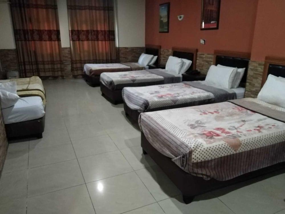 Amman Palace Hotel Room Type - Standard Quadruple Room