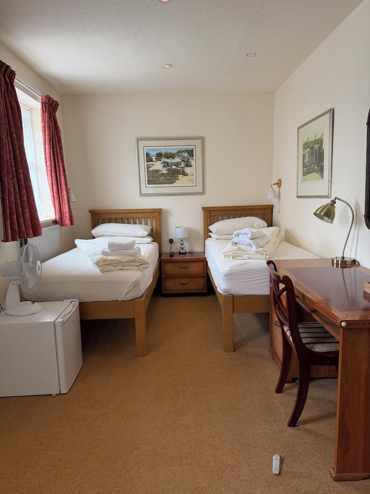 Oakwood B&B Heathrow Room Type - Standard Twin Room, 2 Twin Beds