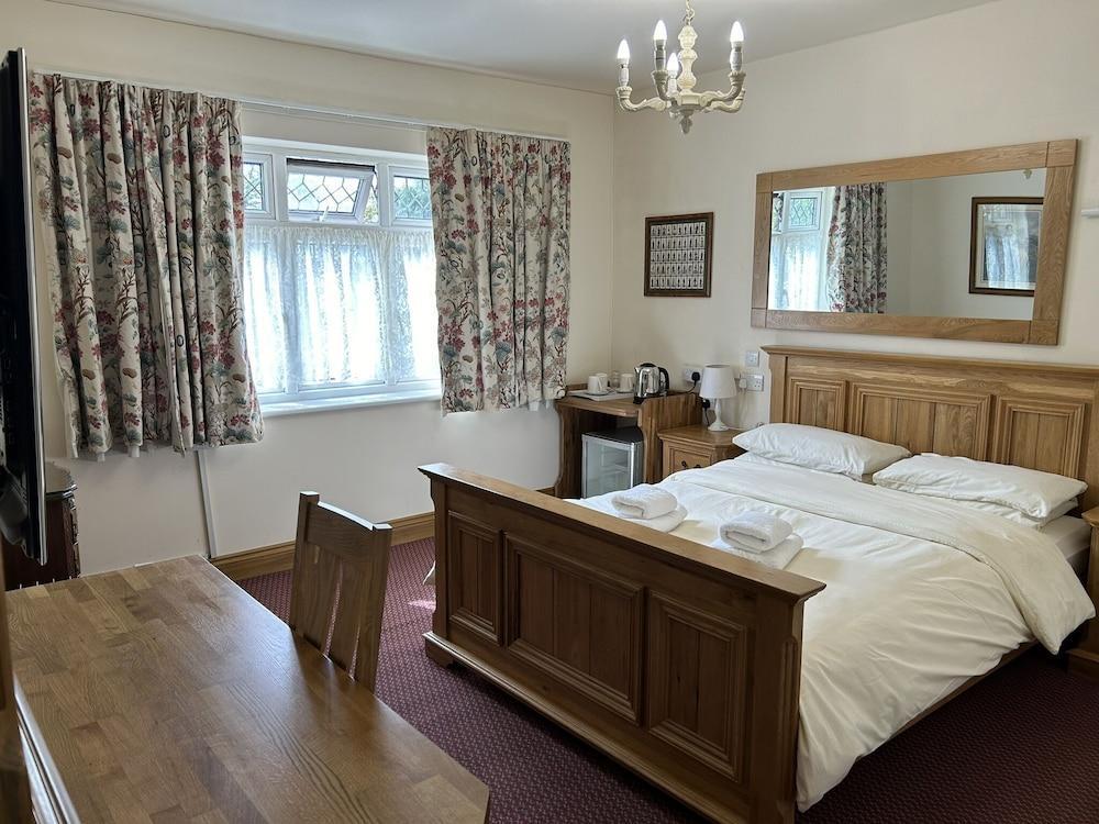 Oakwood B&B Heathrow Room Type - Deluxe Double Room, 1 King Bed, Ground Floor
