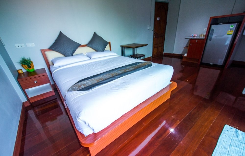Na Siri Lakeview Room Type - Classic Room, 1 Queen Bed, Non Smoking