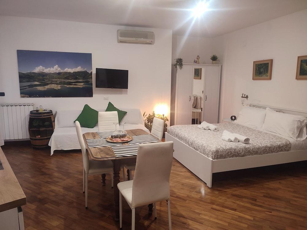 Leonardo Rome Holidays Room Type - Luxury Studio Suite, 1 Bedroom