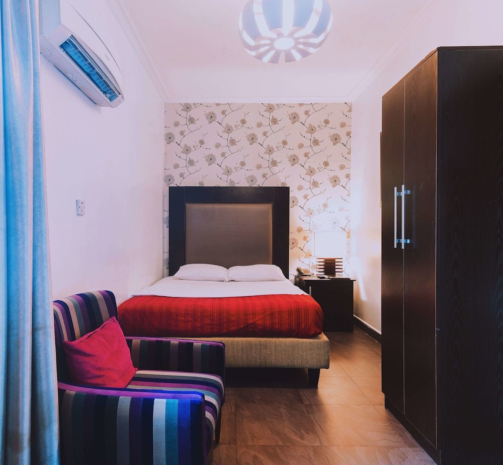 Maple Hotel Room Type - Standard Room, 1 Queen Bed