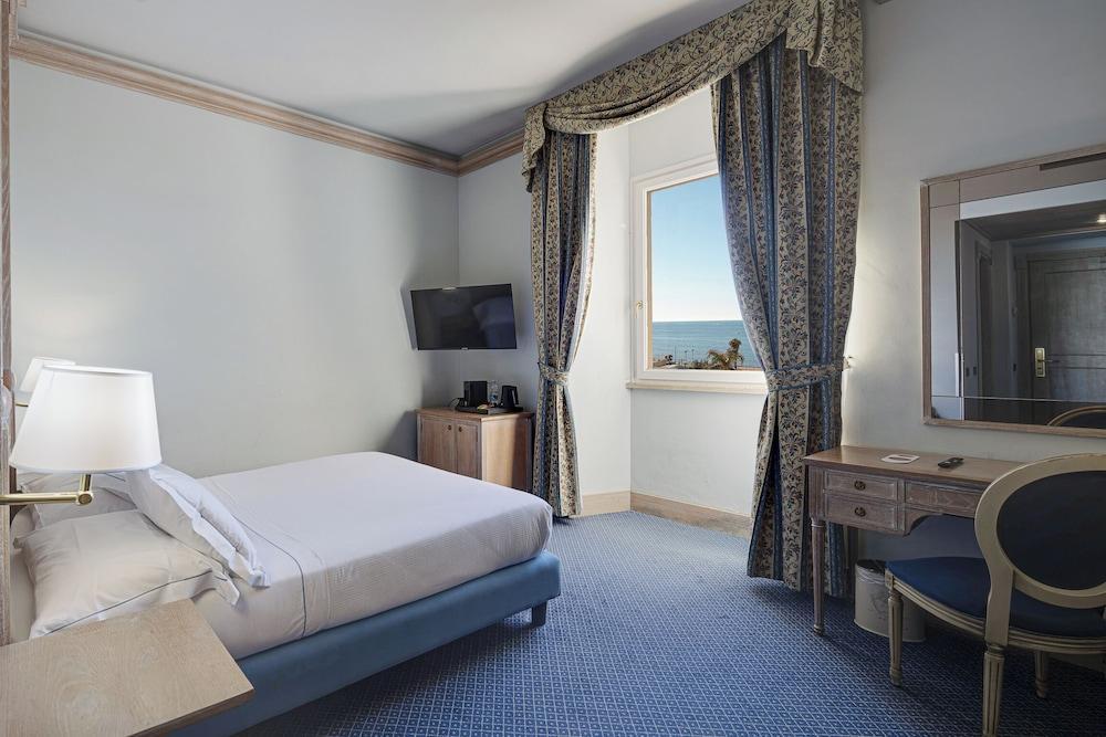 Hotel de La Ville Room Type - Double Room, Sea View