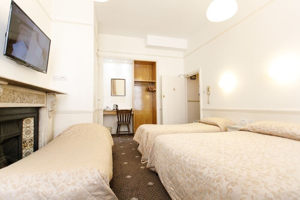 Jesmond Hotel Room Type - Quadruple Room, Ensuite Jesmond Hotel Room Type - Quadruple Room, Ensuite