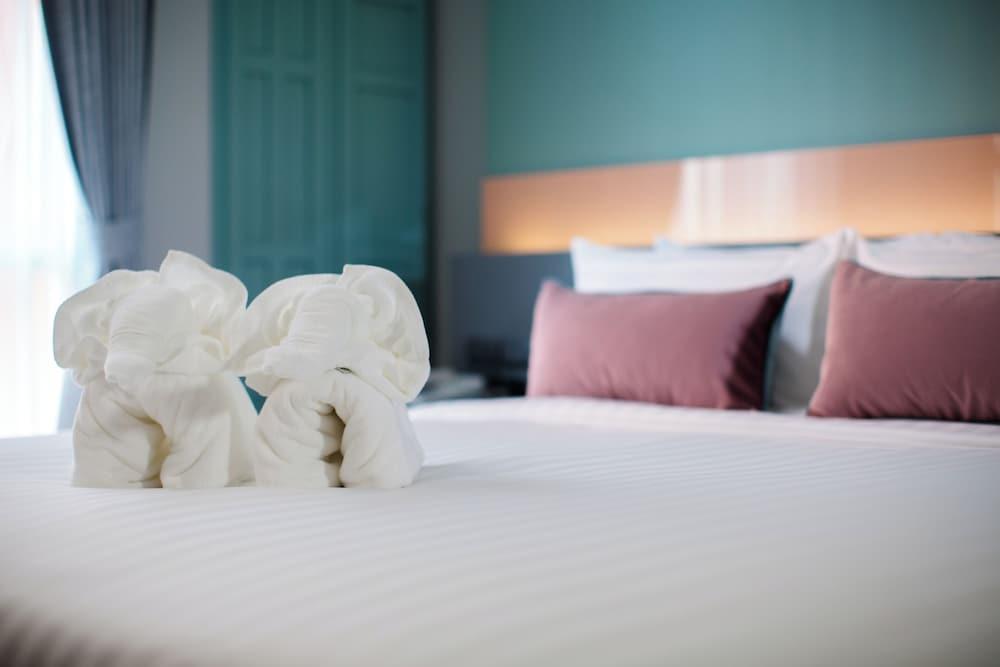 Hotel Tranz Room Type - Family Connecting Room, King Bed with Bathtub