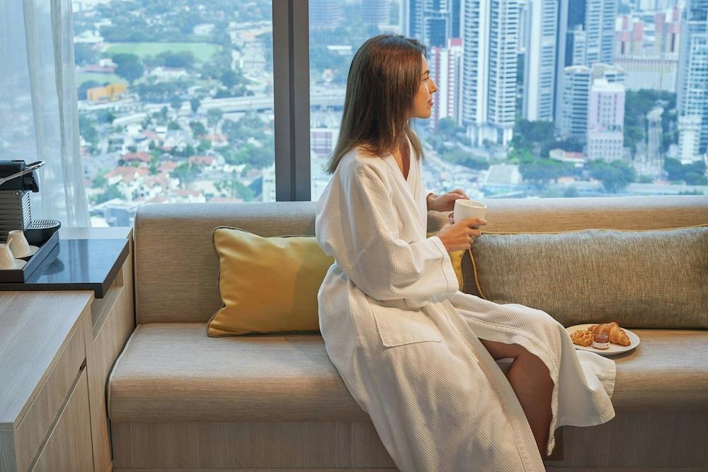 Courtyard by Marriott Singapore Novena Room Type - Premier Room, 1 King Bed, Corner