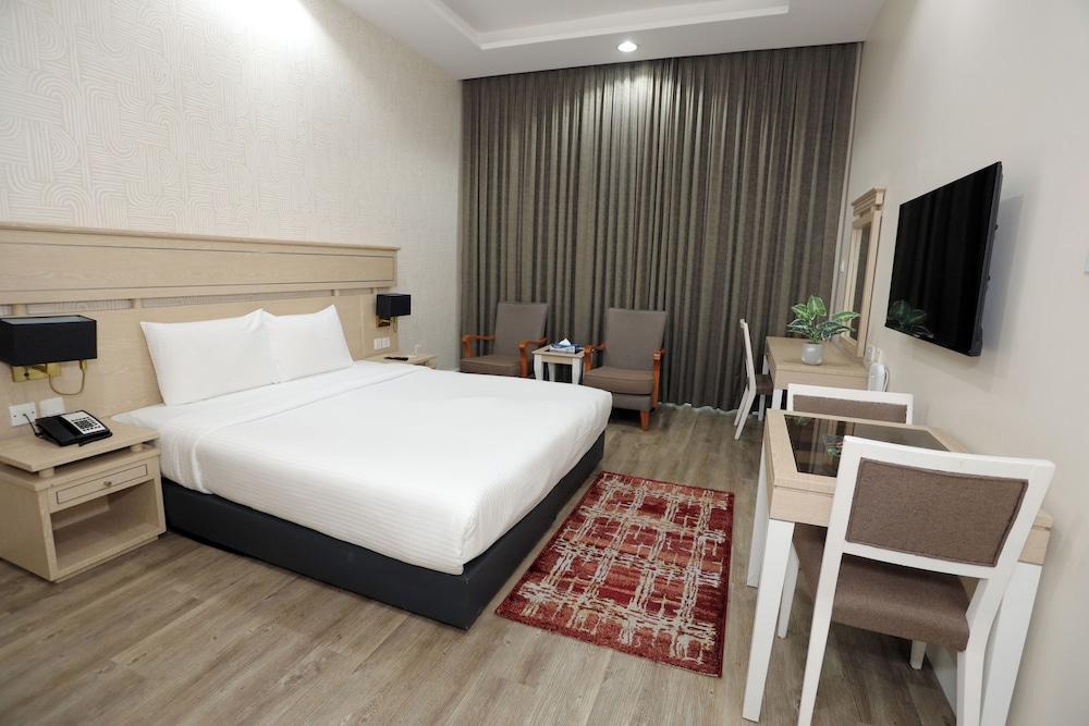 Wescott Plaza Hotel Apartments Bur Dubai Room Type - Executive Studio, 1 Queen Bed