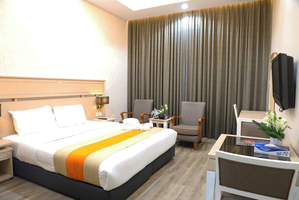 Wescott Plaza Hotel Apartments Bur Dubai Room Type - Premier Studio, 1 Queen Bed