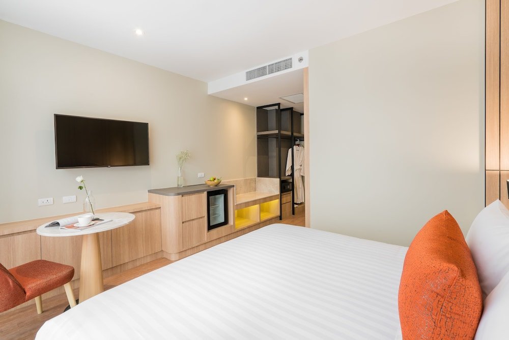 The Key Premier Hotel Sukhumvit - Tap to explore photos