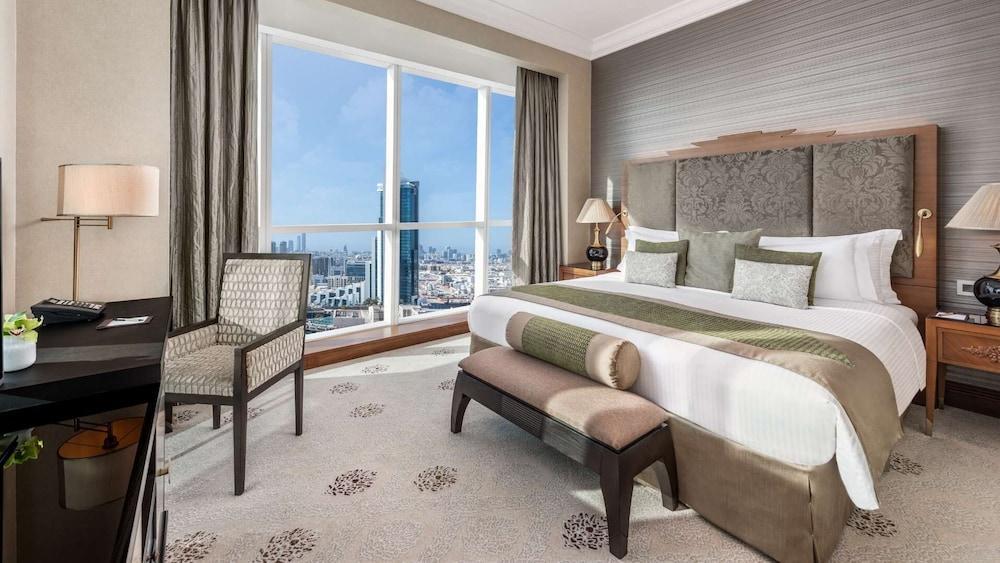 Dusit Thani Abu Dhabi Room Type - Club One Bedroom Junior Suite Dusit Thani Abu Dhabi Room Type - Club One Bedroom Junior Suite