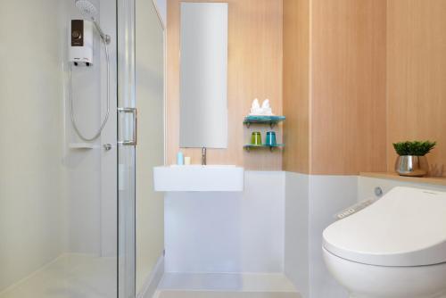 Centre Point Prime Hotel Pattaya Room Type - Standard Triple Room