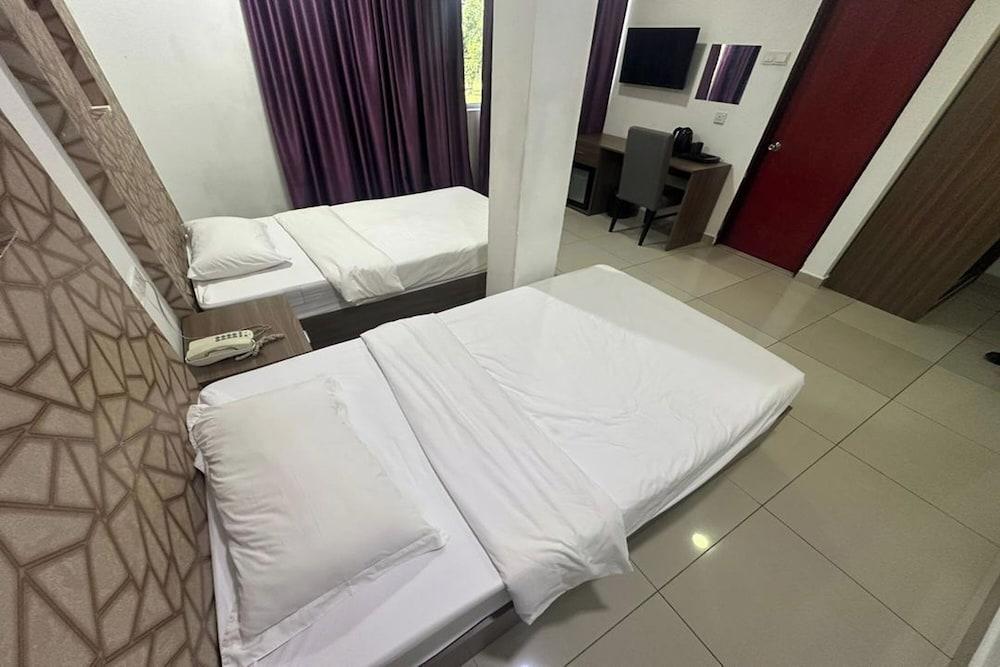 Poorna Hotel at Jalan Ipoh Sentul Kuala Lumpur Room Type - Deluxe Twin Room
