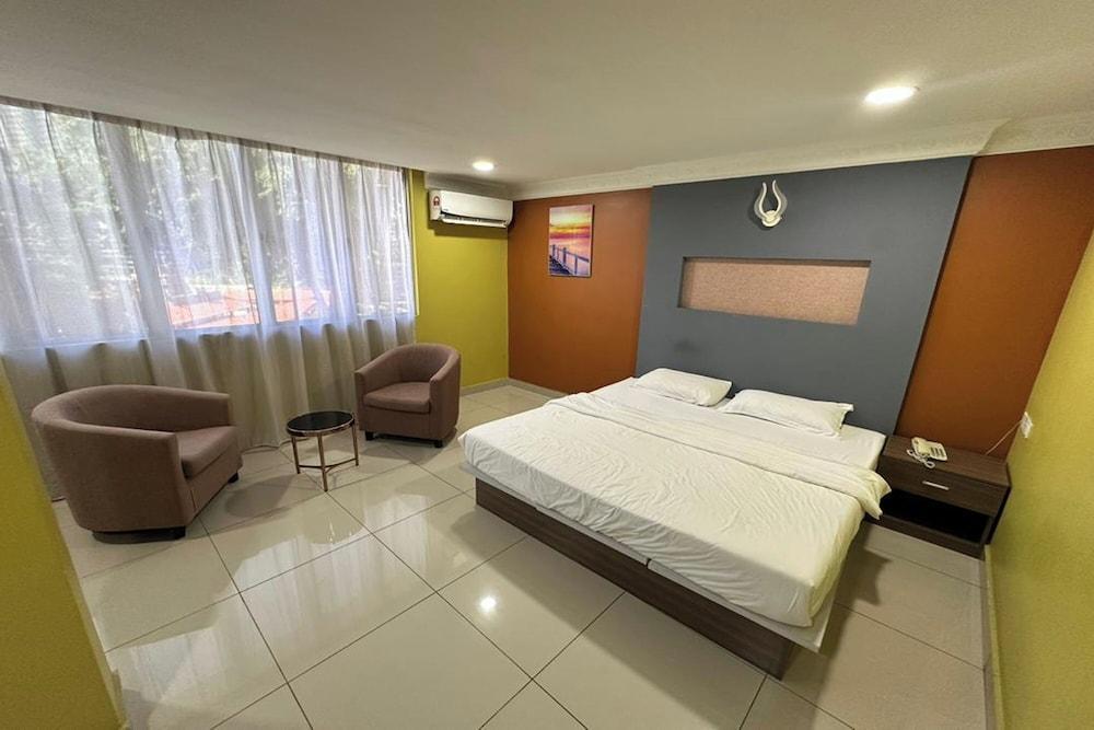 Poorna Hotel at Jalan Ipoh Sentul Kuala Lumpur Room Type - Family Room