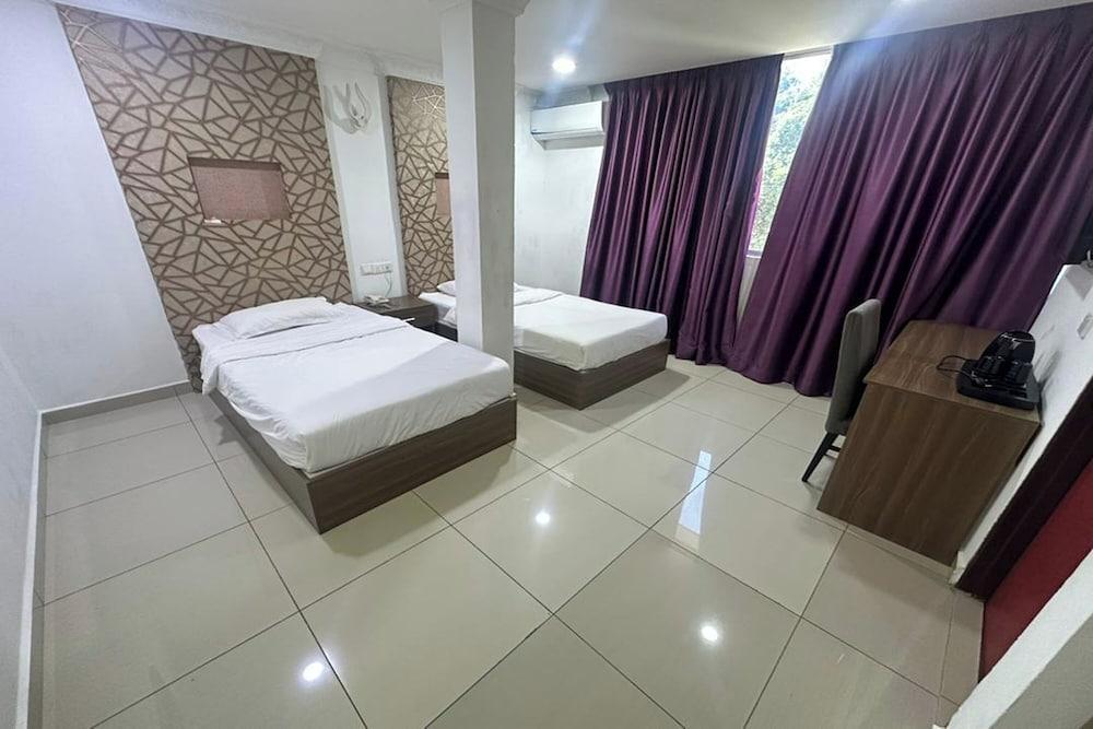 Poorna Hotel at Jalan Ipoh Sentul Kuala Lumpur Room Type - Superior Twin Room