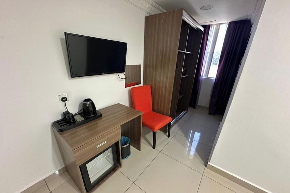 Poorna Hotel at Jalan Ipoh Sentul Kuala Lumpur - Tap to explore photos