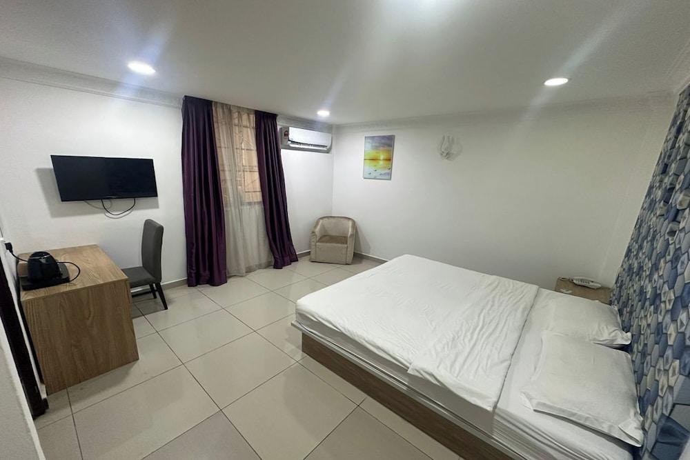 Poorna Hotel at Jalan Ipoh Sentul Kuala Lumpur Room Type - Deluxe Room, 1 Queen Bed