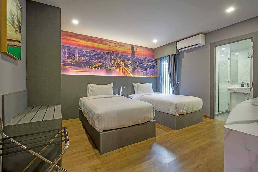 Hyde Park Hotel Bangkok Room Type - Deluxe Twin Room