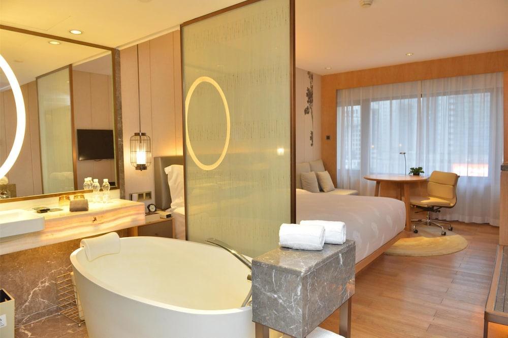 The Garden Hotel Guangzhou Room Type - E500 Non-Smoking King Bed Room The Garden Hotel Guangzhou Room Type - E500 Non-Smoking King Bed Room