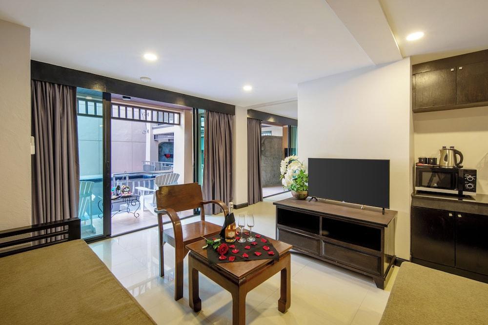 Princess Kamala Beachfront Hotel Room Type - Family Suite Pool Access