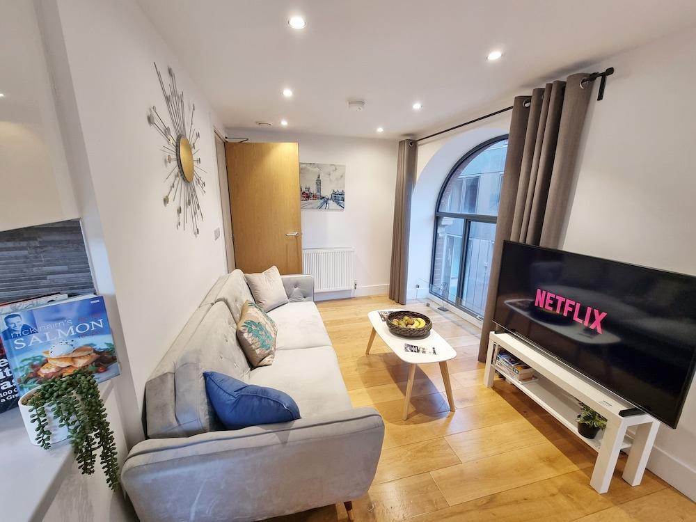 Urban Stay Shard View Apartments - Tap to explore photos