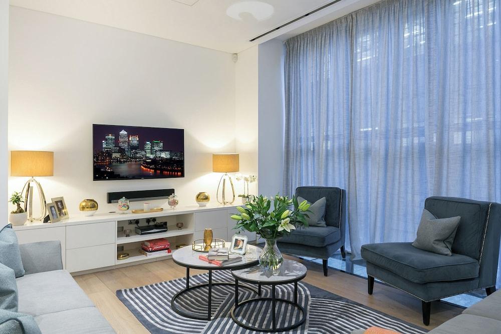 Urban Chic - Chiltern and Baker Room Type - Deluxe Apartment