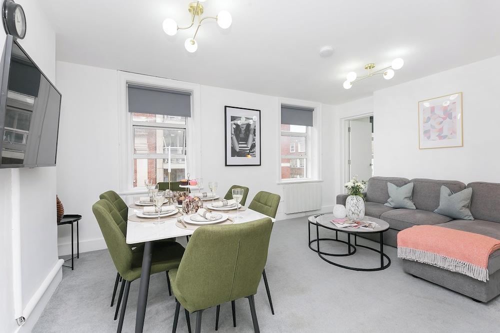 Urban Chic - Bond Street Room Type - Large Two-Bedroom Apartment Urban Chic - Bond Street Room Type - Large Two-Bedroom Apartment