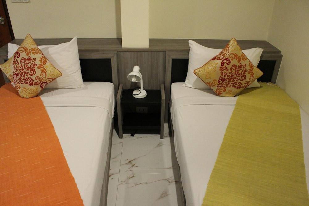 Samsen Sam Place Room Type - Deluxe Room