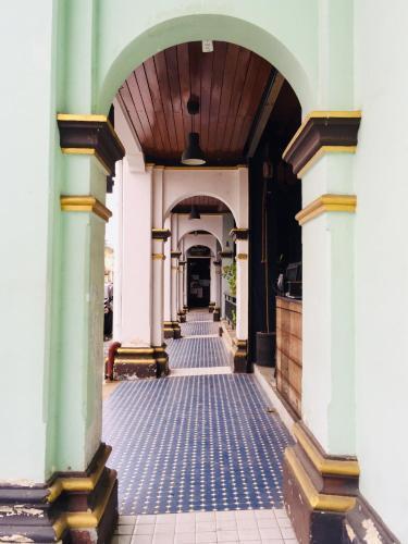 Sunny Hostel Phuket - Tap to explore photos