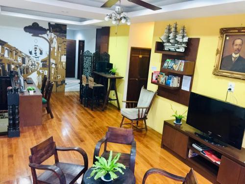 Sunny Hostel Phuket - Tap to explore photos