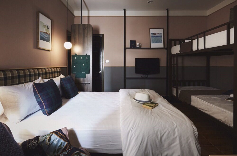 Josh Hotel Room Type - Family Room (1 Double Bed and 1 Bunk Bed)