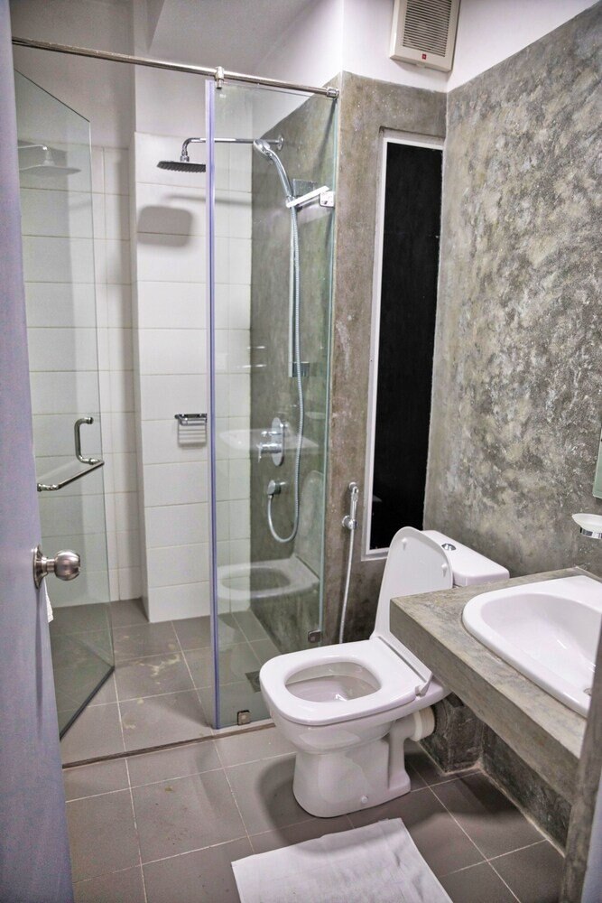 C1 Colombo Fort Room Type - Deluxe Family Room with Balcony