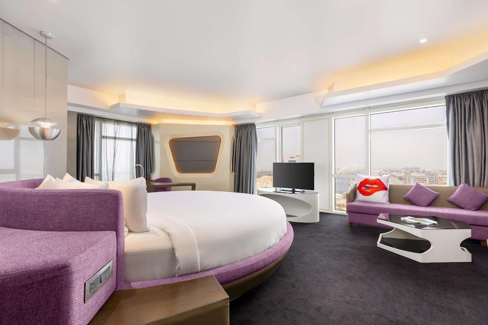 V Hotel Dubai, Curio Collection by Hilton Room Type - ROUND BED DELUXE SUITE