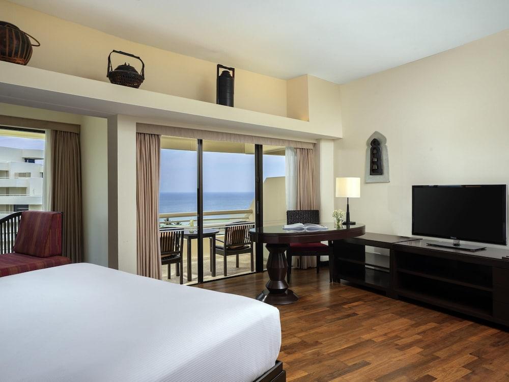Pullman Phuket Karon Beach Resort Room Type - Junior King Suite Sea View Pullman Phuket Karon Beach Resort Room Type - Junior King Suite Sea View