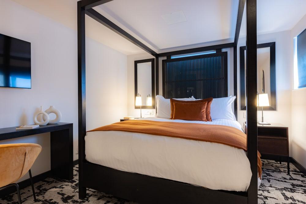 LA Suite West Hotel Room Type - Superior Room