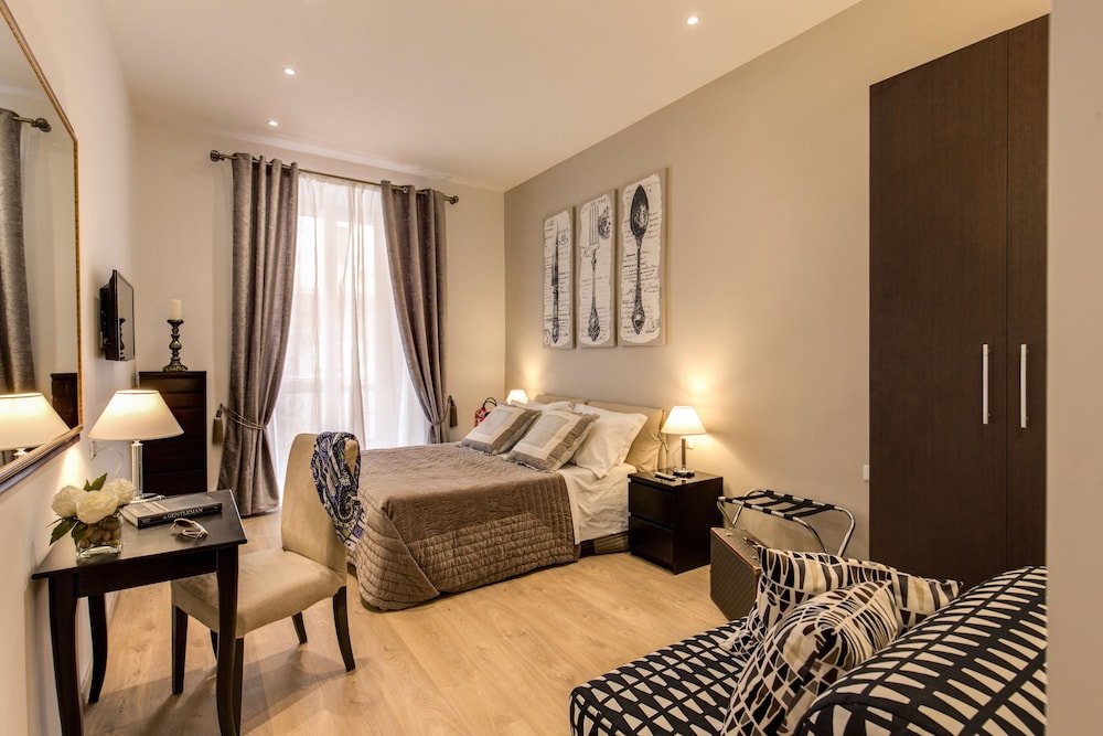 Chester Suites Room Type - Deluxe Double Room, 1 Queen Bed