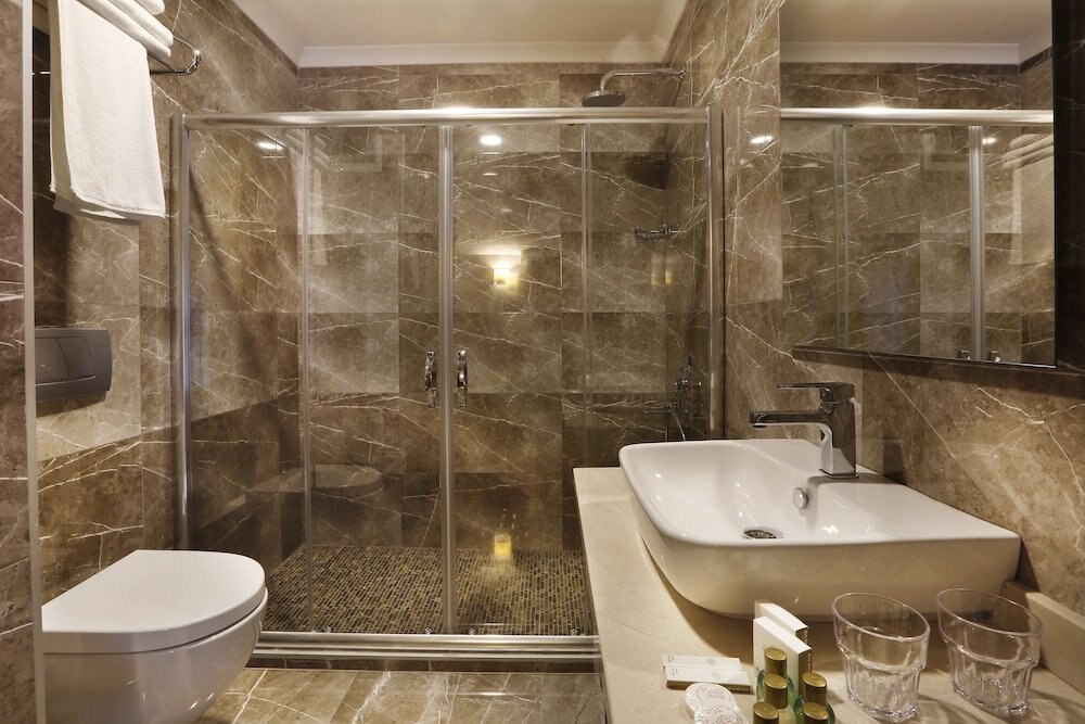 The White Orient Hotel Room Type - Deluxe Twin Room