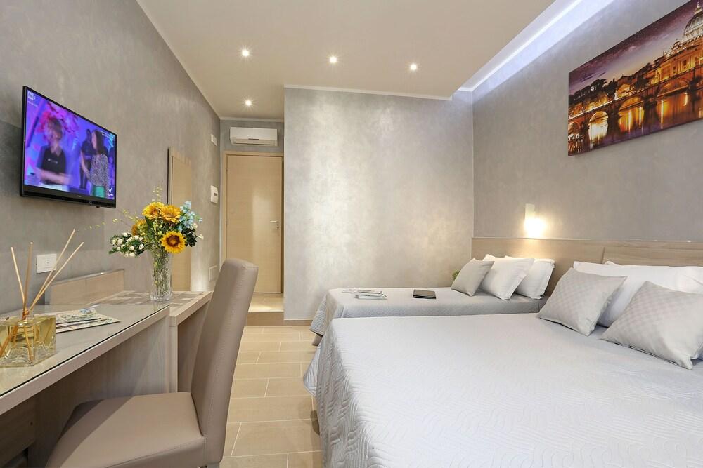 AdoraSuite 2 Room Type - Triple Room, City View AdoraSuite 2 Room Type - Triple Room, City View