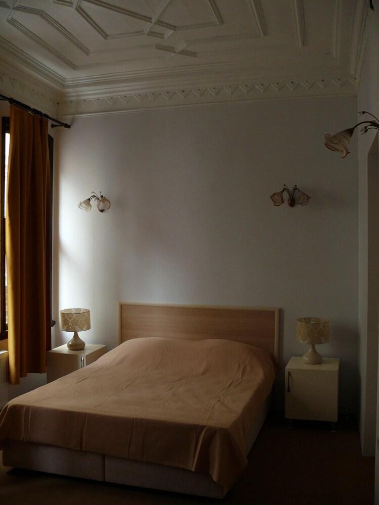 Budak Residence Room Type - Studio (2 Adults)