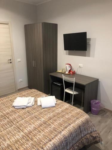 Room 14 Room Type - Twin Room with Private Bathroom