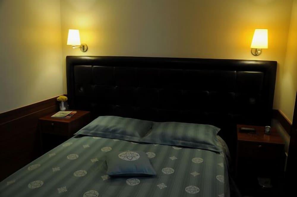Butik Pendik Hotel Room Type - Standard Triple Room Butik Pendik Hotel Room Type - Standard Triple Room