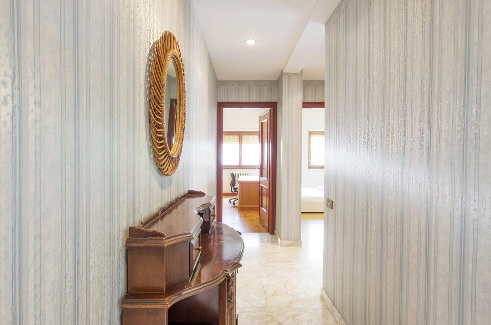 Luxury Macrobio Flat - Tap to explore photos